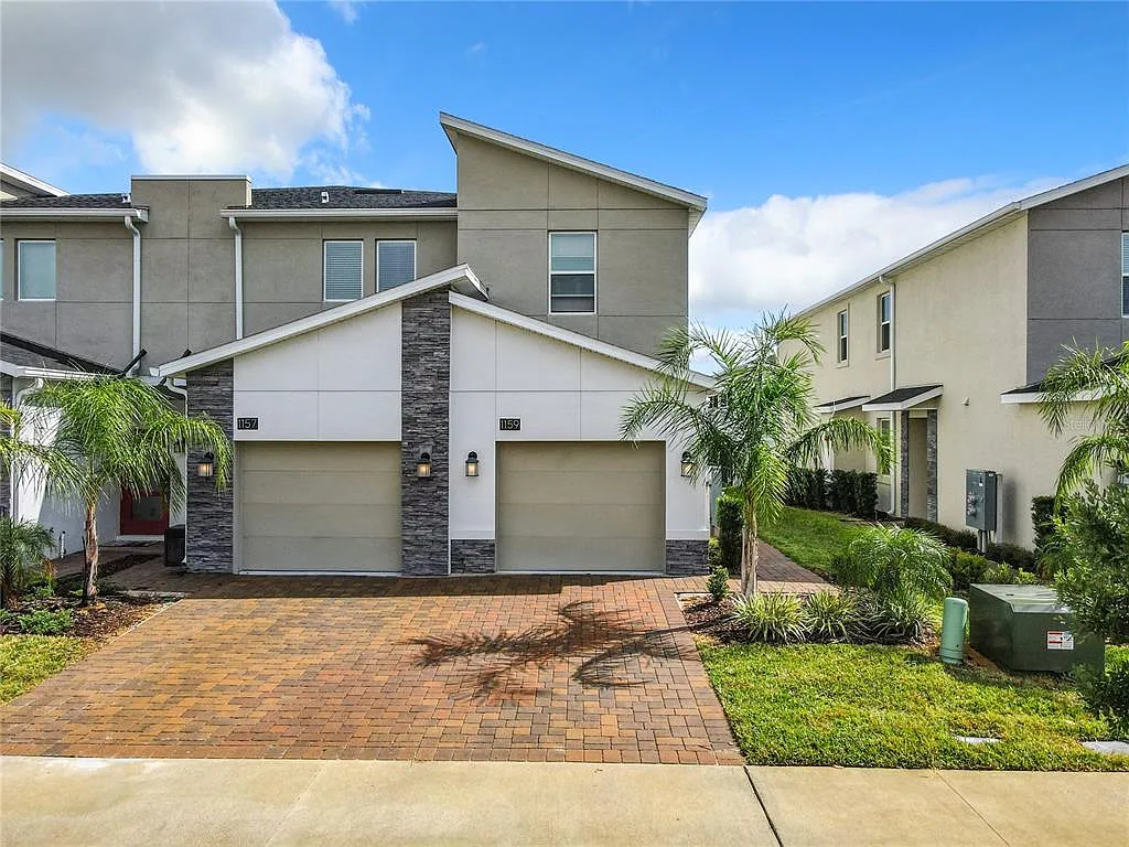 2 bed, 2.0 bath, 1388 sqft, $2,100 — Photo 1