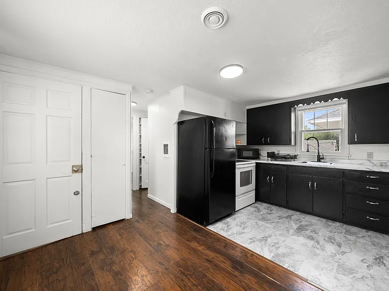 807 S Main Ave #6 — Photo 9
