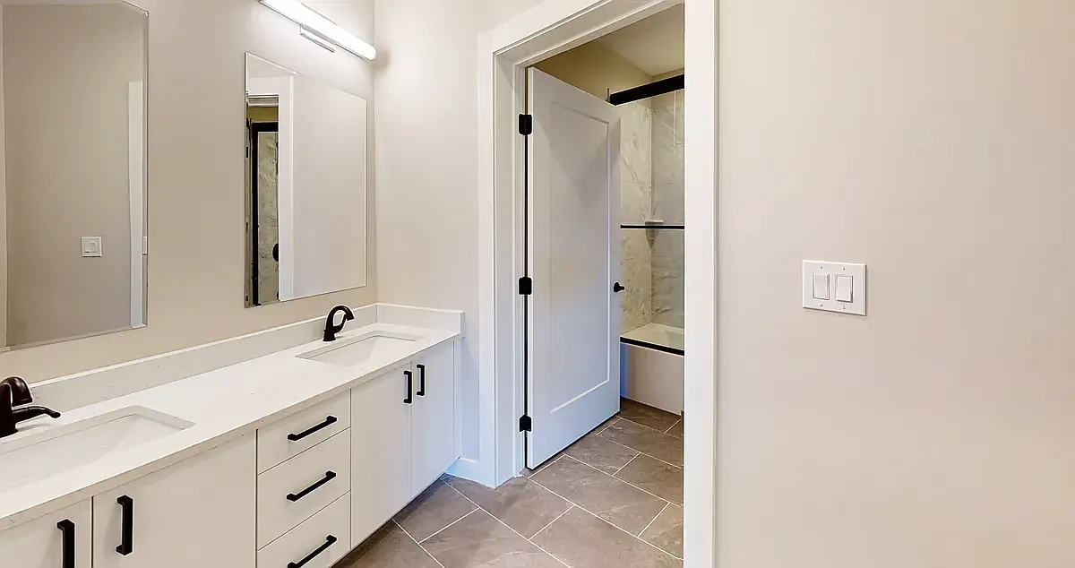 125 Warren Apartments — Photo 4