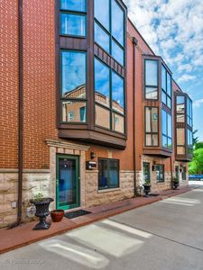 2052 W Armitage Ave #C, Chicago, IL, 60647