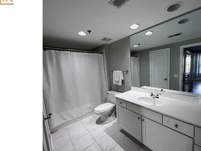 1315 East Blvd #524 — Photo 3