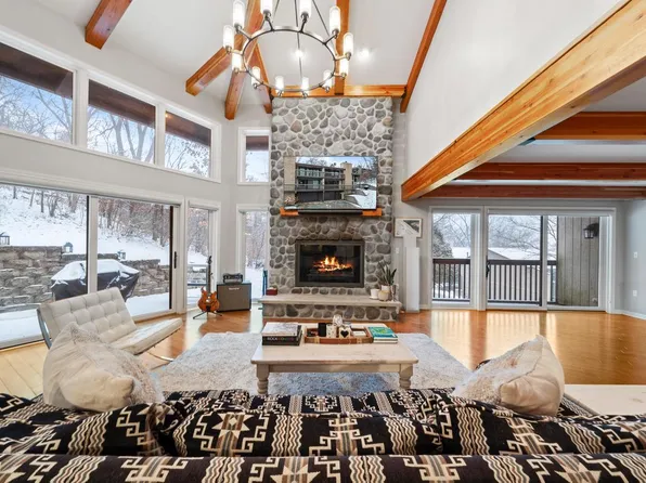 850 Hillside DRIVE #GG1, Fontana, WI 53125