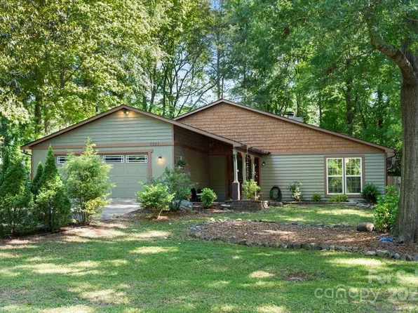 7357 Elwood Dr, Charlotte, NC 28227