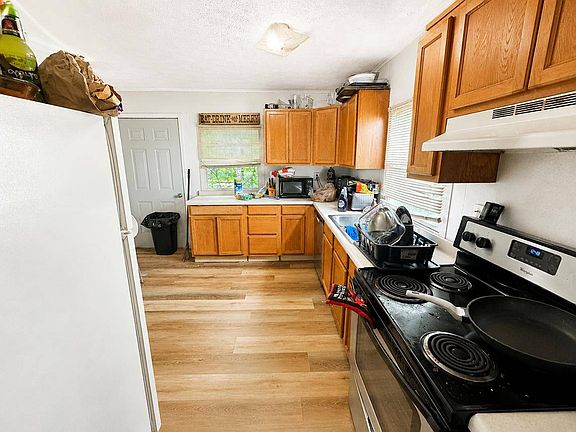 3rd image of 1204 Oakmont Rd