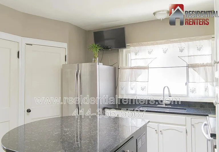 3220 W Madison St — Photo 8