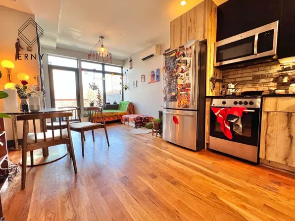 374 Kosciusko Street image 1 of 22