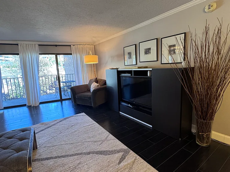 245 N Vine St #407 — Photo 38