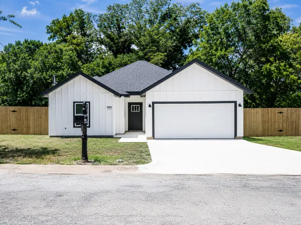 1309 4th St, Kerrville, TX 78028