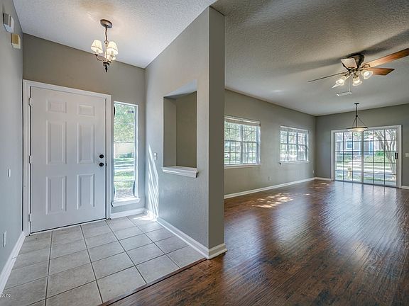1715 Forest Lake Cir W APT# 2_32225-5
