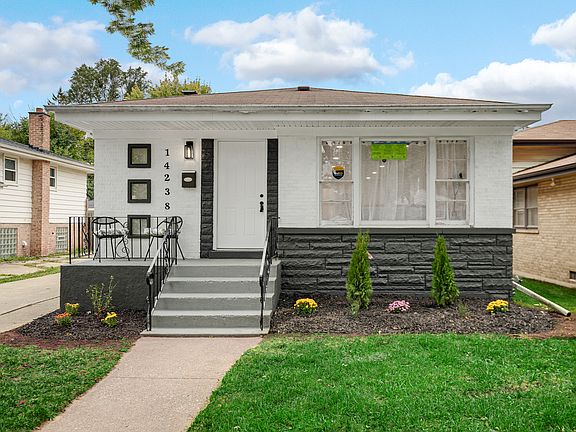 2nd image of 14238 Woodlawn Ave