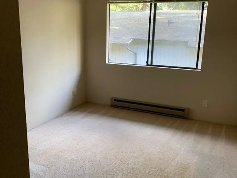 10144 NE 187th St — Photo 3