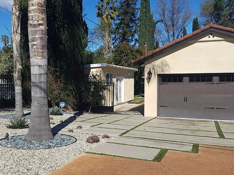 19437 Collier St — Photo 1