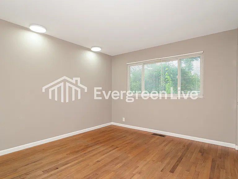 3435 Brookshire Dr — Photo 5