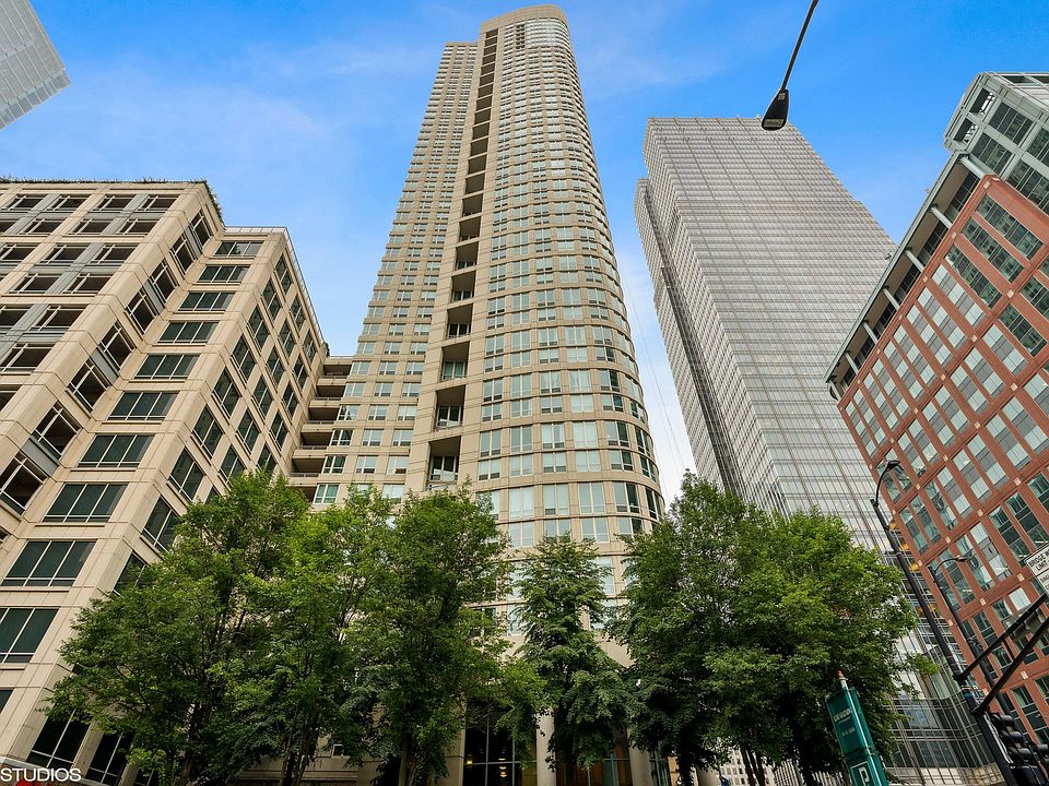 1st image of 345 N La Salle Dr APT 3302