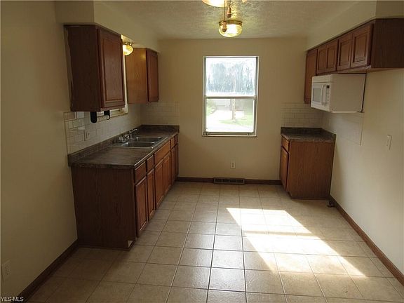 3rd image of 349 Celia Ave