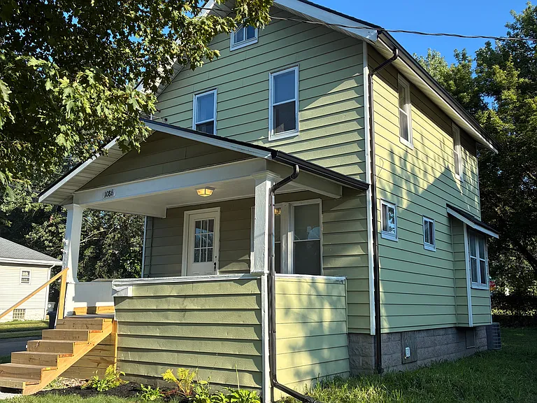 1086 Joy Ave — Photo 2