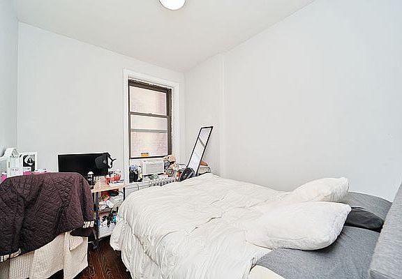 5th image of 1430 3rd Ave #4B