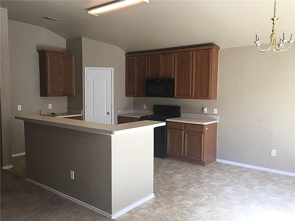 4th image of 901 Essex Dr