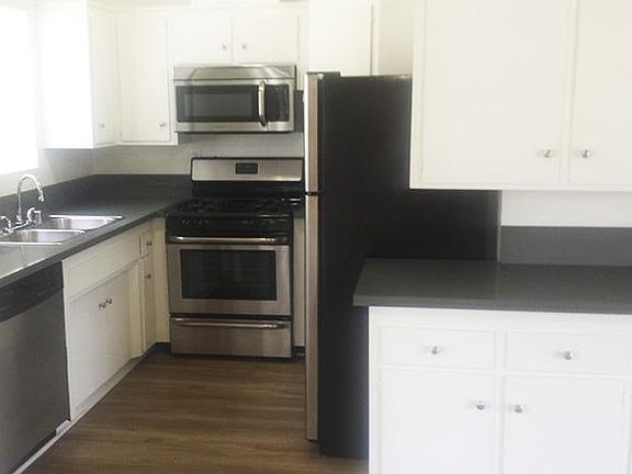 3rd image of 4850 Whitsett Ave APT 14