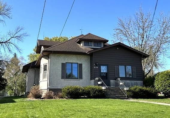 1st image of 219 Park Pl W