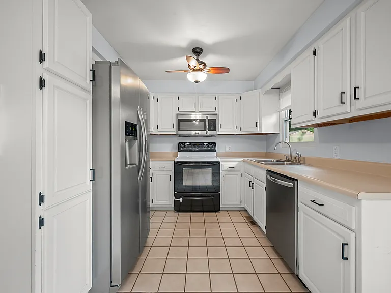 1597 Edward Dr — Photo 8