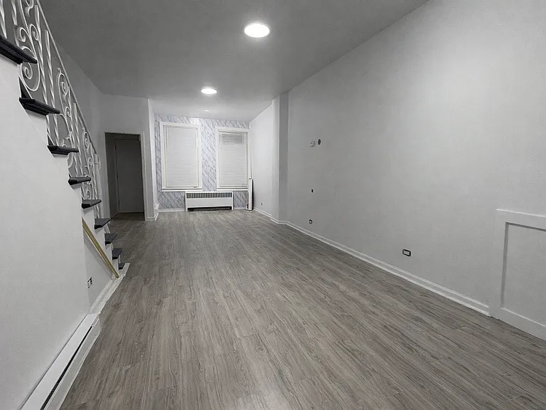 2062 E Stella St — Photo 7
