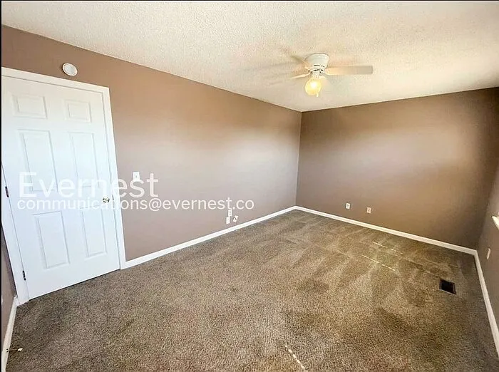 2543 Hampstead Dr — Photo 10