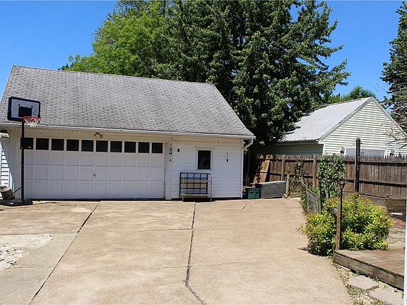 4th image of 24 Hyland Ave