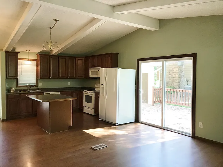 17399 Barberry Cir — Photo 3