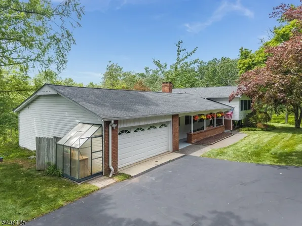 7 Sky View Garden Rd, Clinton Twp., NJ 08833