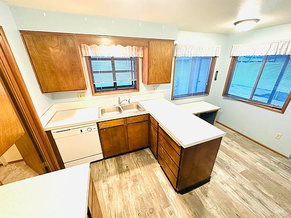 4th image of 1111 D St W