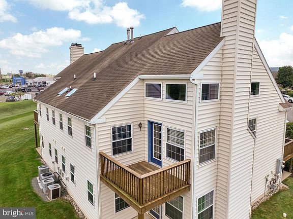 3rd image of 603 Lexington Way