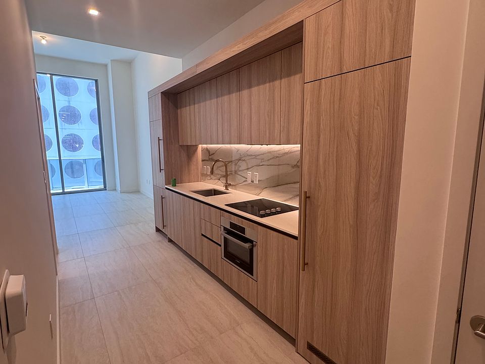 1st image of 600 Brickell Ave #612