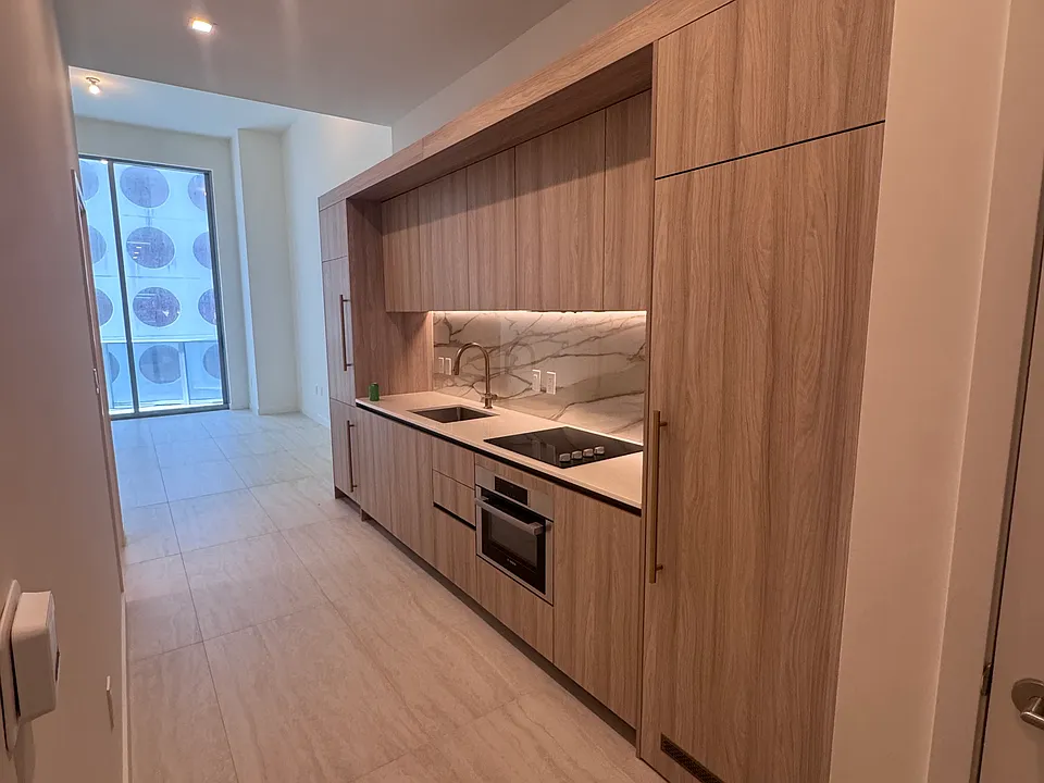 600 Brickell Ave #612