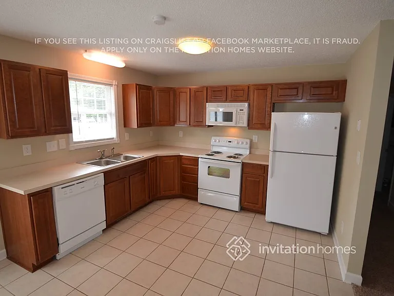 819 Self St — Photo 2