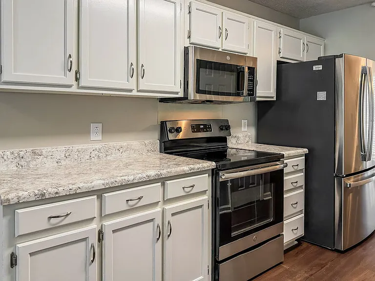 3134 Creekview Ln — Photo 10