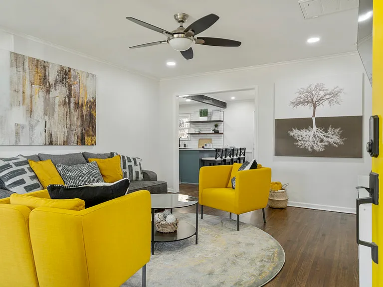 Living Room (NOT FURNISHED)