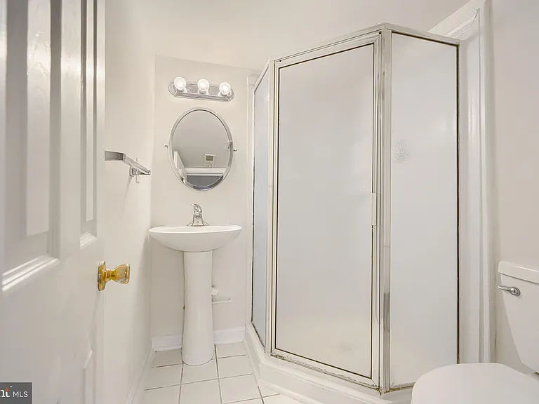 1138 W Lombard St — Photo 26