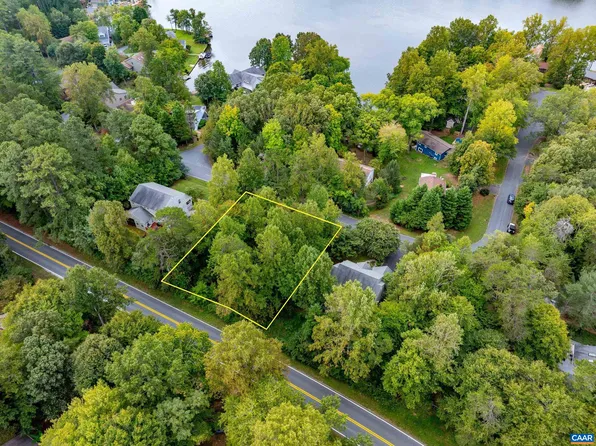 927 Jefferson Dr E, Palmyra, VA 22963