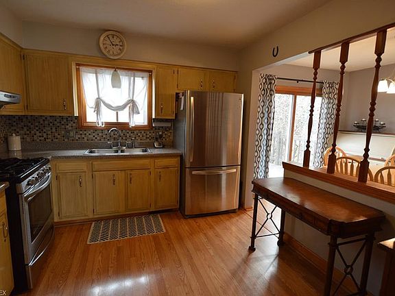 4th image of 258 Lowrie Blvd