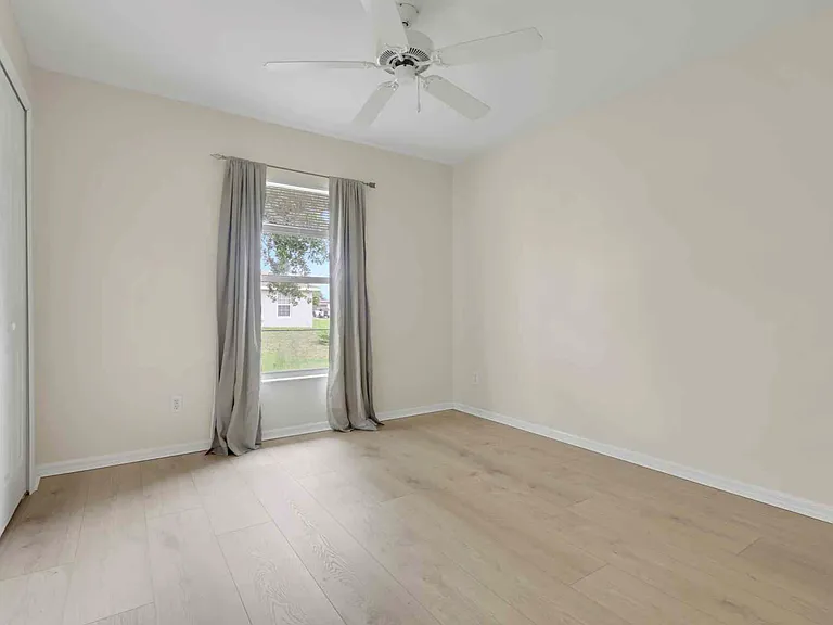 2124 NW 18th Ave — Photo 14