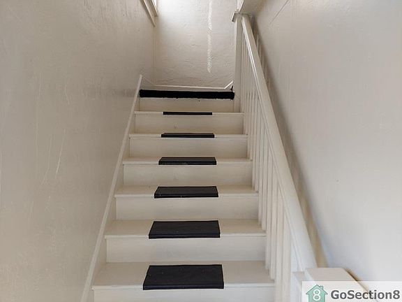 4th image of 1027 16th Ave S #2