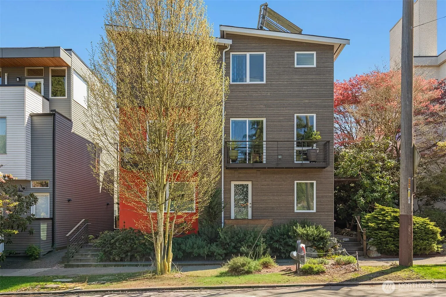 1529 Grandview Place E photo 1
