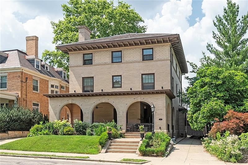 Stately West Shadyside Home Steps to Winchester Thurston and Minutes to Universities, Shopping/Restaurants and Downtown PGH.