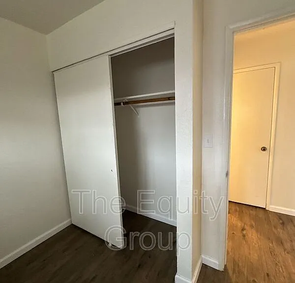 331 E Elm St #1 — Photo 11