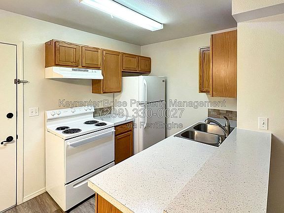 4th image of 252 E Elbridge St