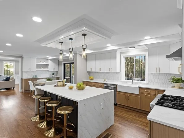 12 Brookside Ln, Norfolk, MA 02056