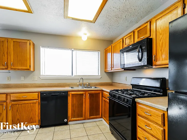 7447 Woodland West Dr — Photo 6