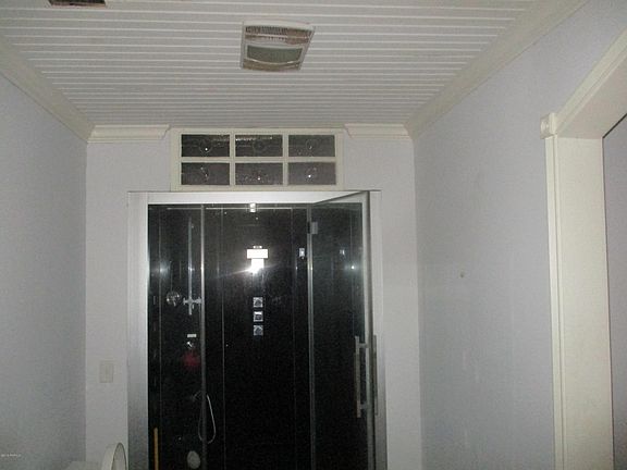 5th image of 903 W Dr McConnell Blvd