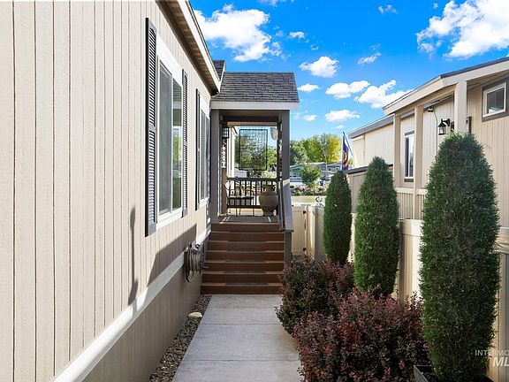 4th image of 2247 E Blue Lake Ln